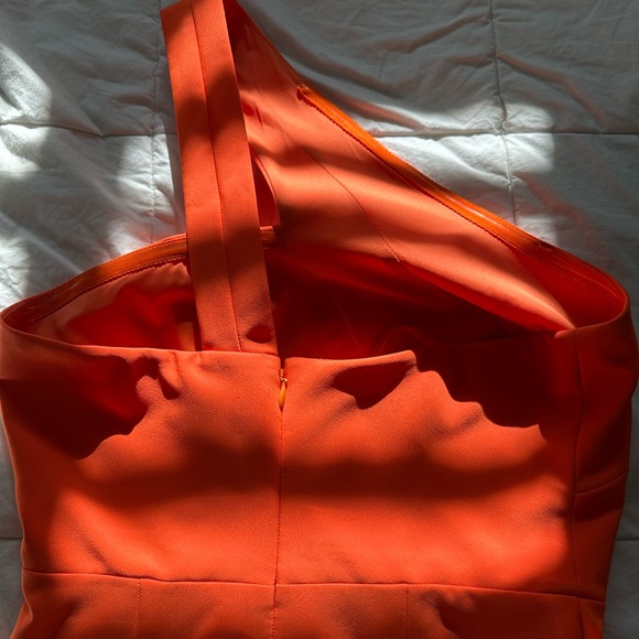 Asymmetrical cutout column gown size S (size 2) - Picture 2 of 6